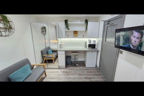 Room in a Shared House, Hersey Street, M6 - Photo 1