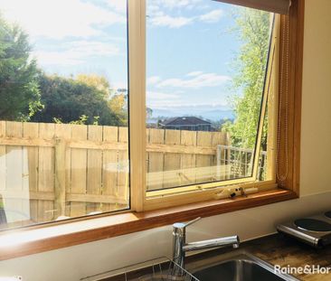 Sunny + fully furnished. Weekly Rent includes utilities! - Photo 3