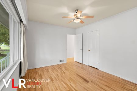 419 26th Street West - Photo 4