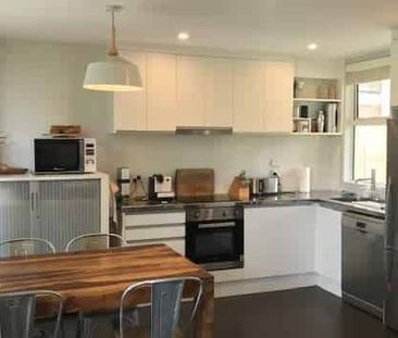 Modern 4BR Townhouse in Mount Cook - Photo 1