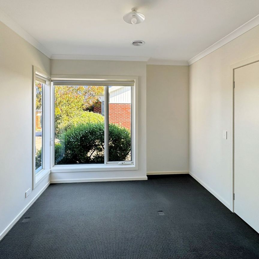 6 Monash Place, Canadian - Photo 1