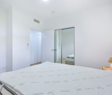 BEAUTIFULLY PRESENTED, FULLY FURNISHED APARTMENT IN "STILLWATER" - Photo 3