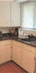 4 1/2 à louer - 1025$ chauffé, eau chaude, balcon et remise - Photo 3