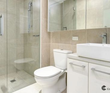 Great views, Central location, Metres from the beach! - Photo 4