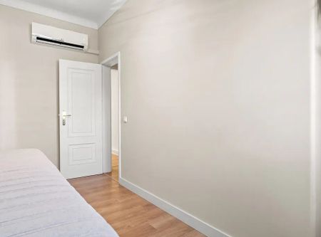 Rua Afonso Lopes Vieira, Lisbon, Lisbon 1700-070 - Photo 2