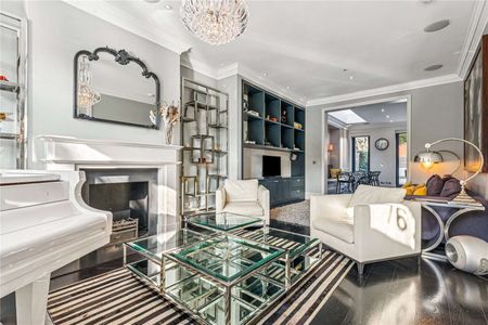 A beautiful family home in North Kensington - Photo 3