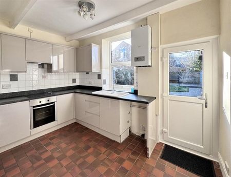 2 Bedroom Semi Detached Available Arranging tenancy - Photo 5