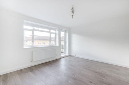 4 bedroom flat to rent - Photo 2