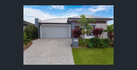 YOUR PERFECT FAMILY RETREAT AWAITS! 4 BEDROOM HOME IN AMARA ESTATE! - Photo 5