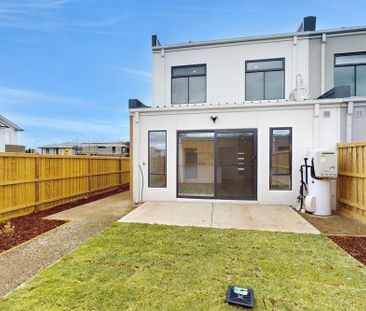 2 Jandakot Walk, Point Cook VIC 3030 - House For Rent | Domain - Photo 6