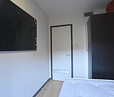 2 Bedroom Apartment - Photo 2