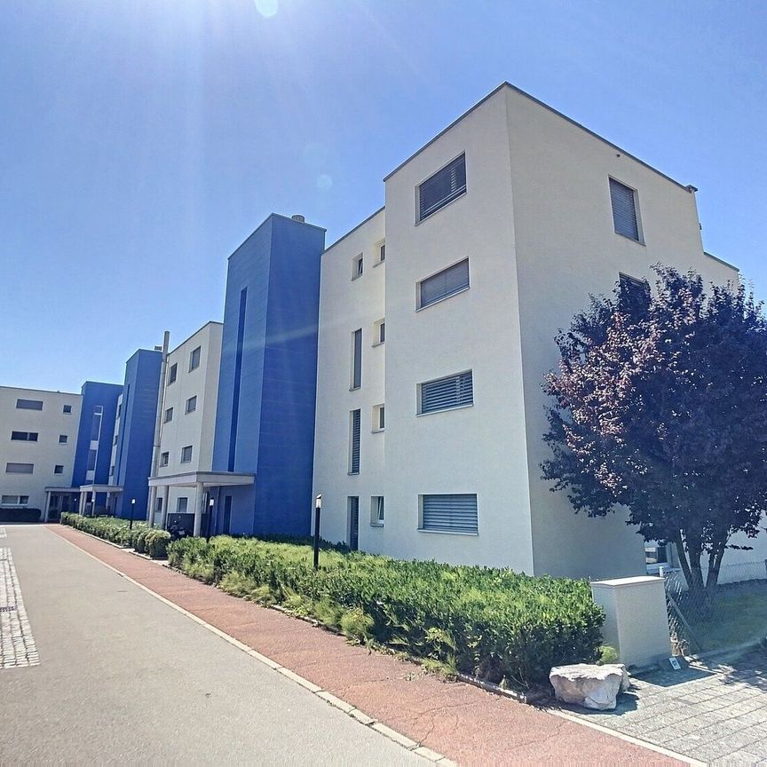 WONDERFUL SPACIOUS AND VERY BRIGHT LIVING SPACE IN A FAMILY AREA - Photo 2