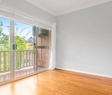 Stylish Townhouse Living in a Prime North Parramatta Location - Photo 1