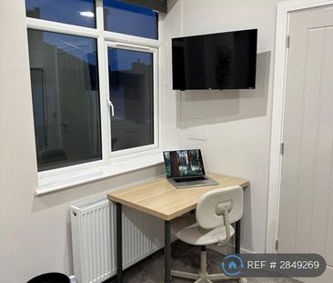 8 bedroom semi-detached house to rent - Photo 3