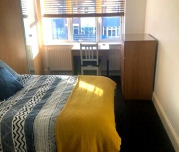 1 bedroom in a house share to rent - Photo 4