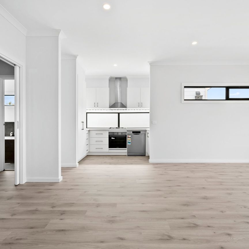 2 Lotus Close, Mooroolbark - Photo 1