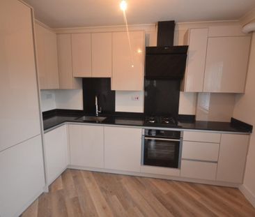 1 bedroom Flat To Let - Photo 3