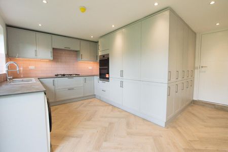 1 bedroom in a house share to rent - Photo 2