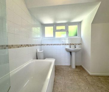 2 bedroom mews to rent - Photo 3