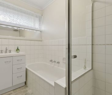 2/11 Leopold Crescent, Mont Albert. - Photo 1