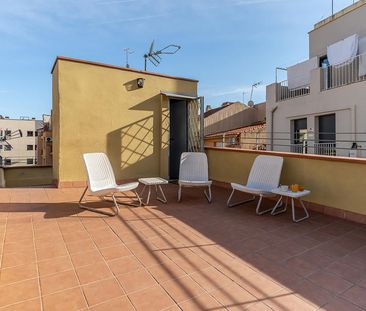 Single-Family Home with Private Terrace in Sant Andreu - Photo 6