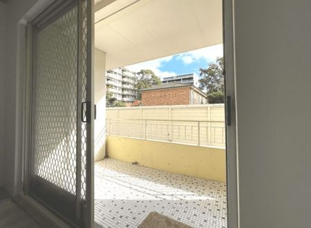 RECENTLY RENOVATED TWO BEDROOM - Photo 4