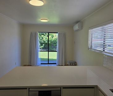 Newly renovated 2BR Flat in Totara Vale - Photo 6