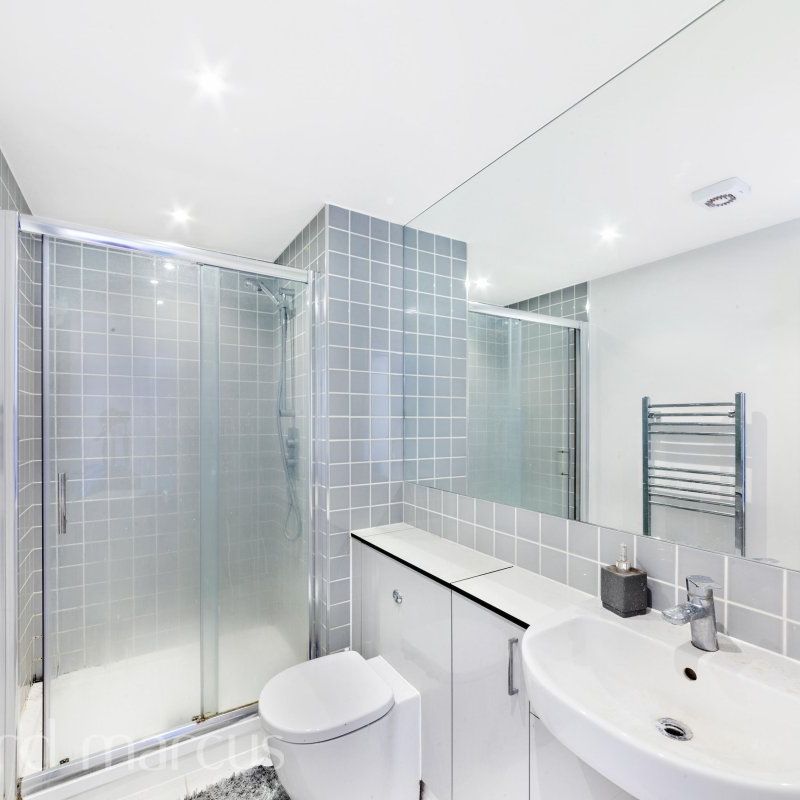 London Road, Cheam, Sutton - Photo 1