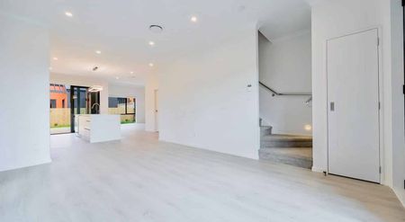 Exceptional 4-Bedroom Family Home for Rent - Photo 3