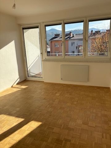 Helle 2-Zimmer-Wohnung im letzten Obergeschoss mit Loggia - Photo 2