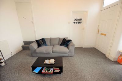 2 bedroom House in Woodlea Mount, Leeds - Photo 5