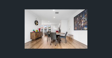 Stunning 3-Bedroom Home - Solar Powered - Photo 2