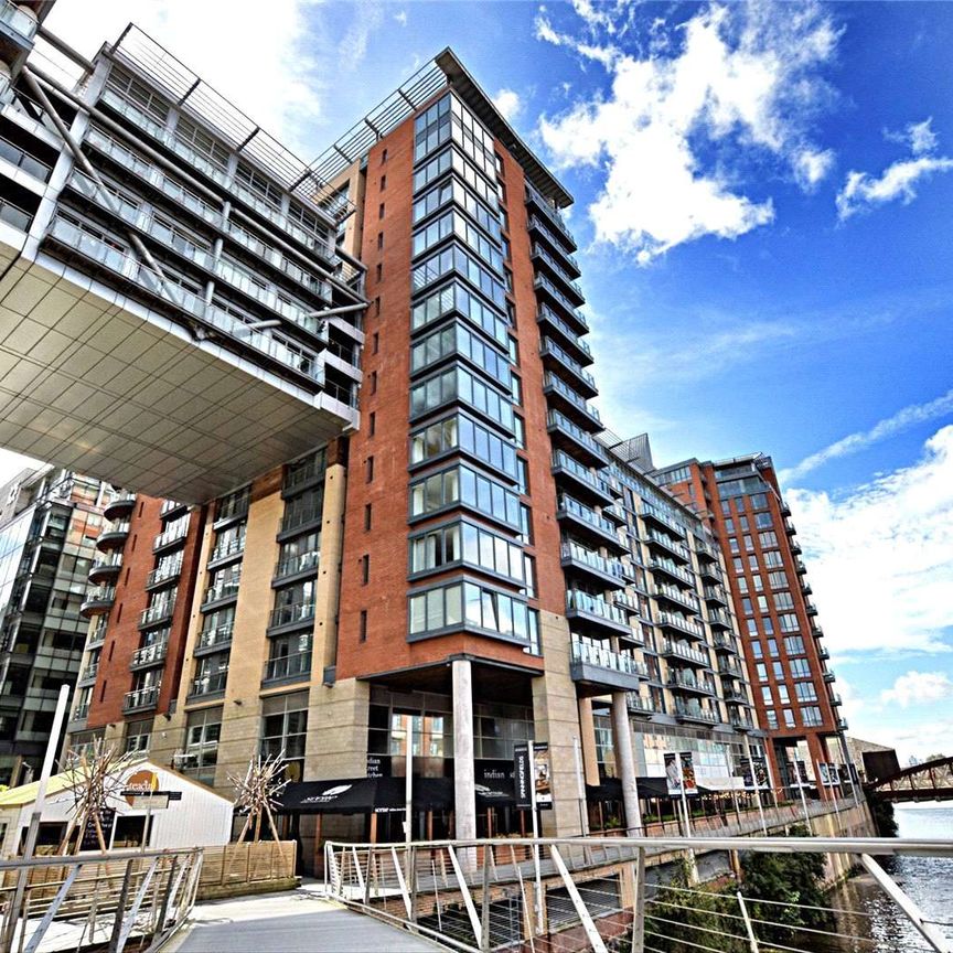 Exclusive three double bedroom apartment in the heart of Spinningfields. Completely one of a kind with two parking spaces, this is not one to miss. - Photo 1