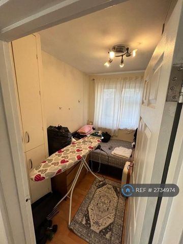 3 bedroom flat to rent - Photo 2