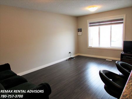 3022 15 Avenue NW - Photo 2