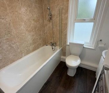 2 bedroom end of terrace house to rent - Photo 6