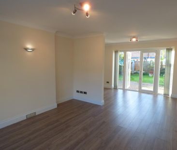 3 bedroom semi-detached house to rent - Photo 4