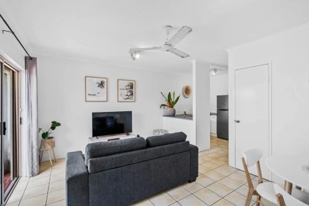 Resort style living - one bedroom fully furnished apartment - Photo 2