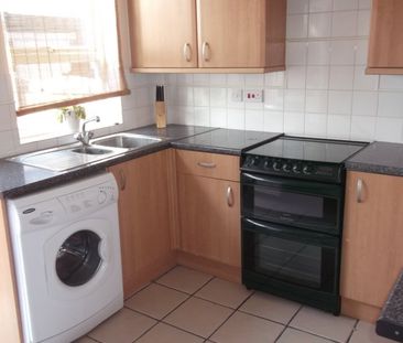 2 bed Terraced - To Let - Photo 3