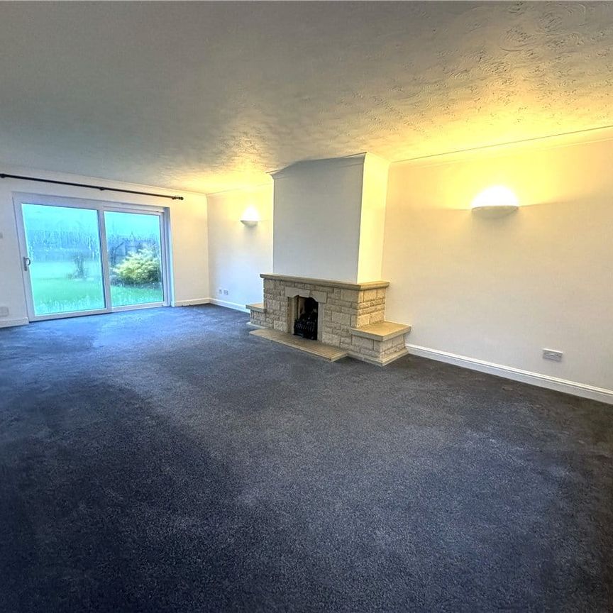 A spacious four bedroom family detached house with enclosed garden and exceptional views in this beautiful village, with good local schooling. - Photo 1