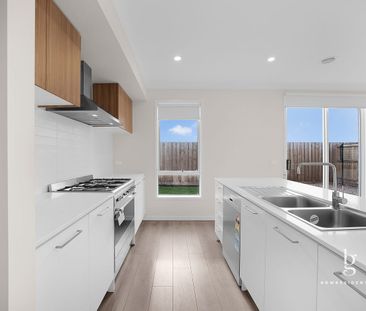 Modern Family Living in Bonnie Brook – Spacious 4-Bedroom Home - Photo 6