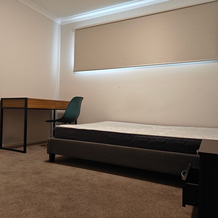 Share house in Wantirna South - Photo 1