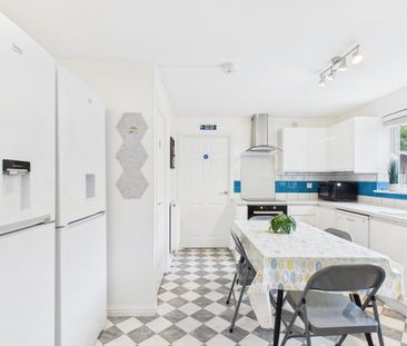 1 bedroom in a house share to rent - Photo 4