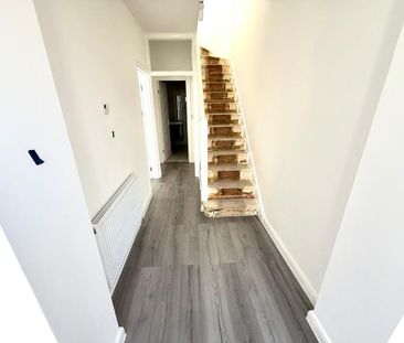 4 bedroom terraced house to rent - Photo 3