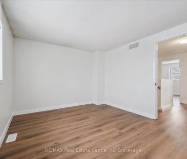 896 ELGIN STREET N - Photo 5