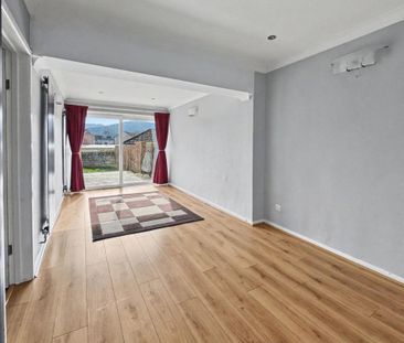 4 bedroom semi-detached house to rent - Photo 2