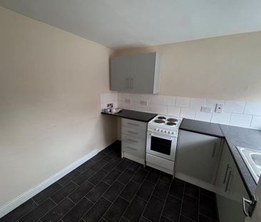 2 bedroom maisonette to rent - Photo 2