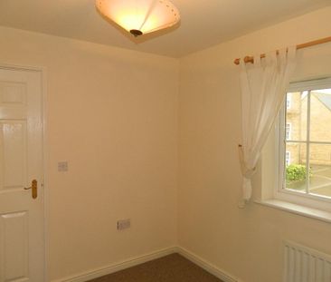 3 bedroom semi-detached house to rent - Photo 5