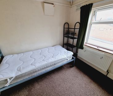 4 Bed Student Accommodation - Photo 5