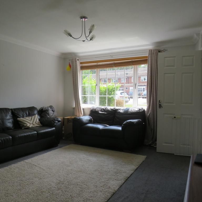 3 bedroom chalet to rent - Photo 1